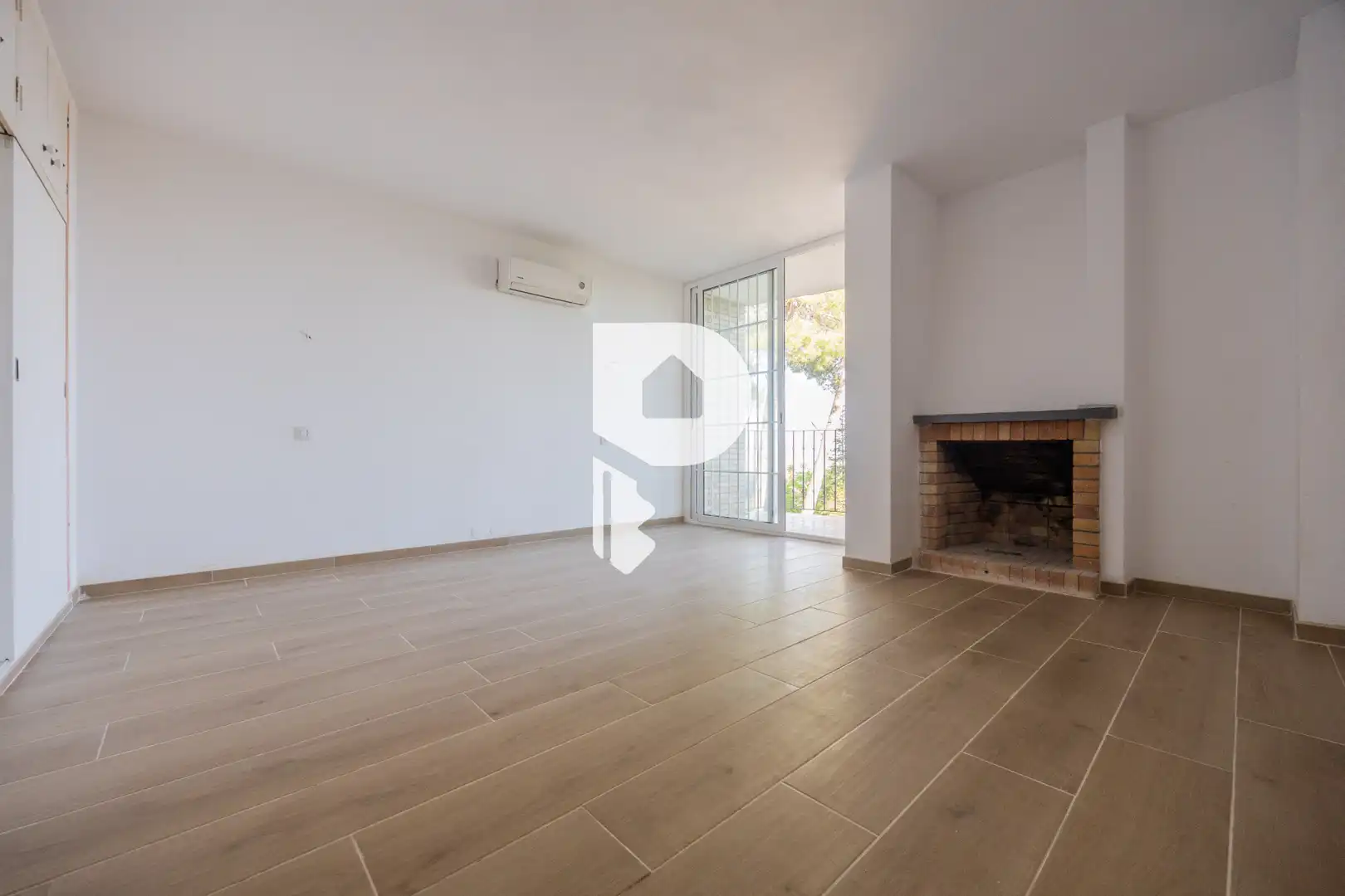 Living room of Houses for sale in Pallejà  with Air Conditioner, Heating and Private garden