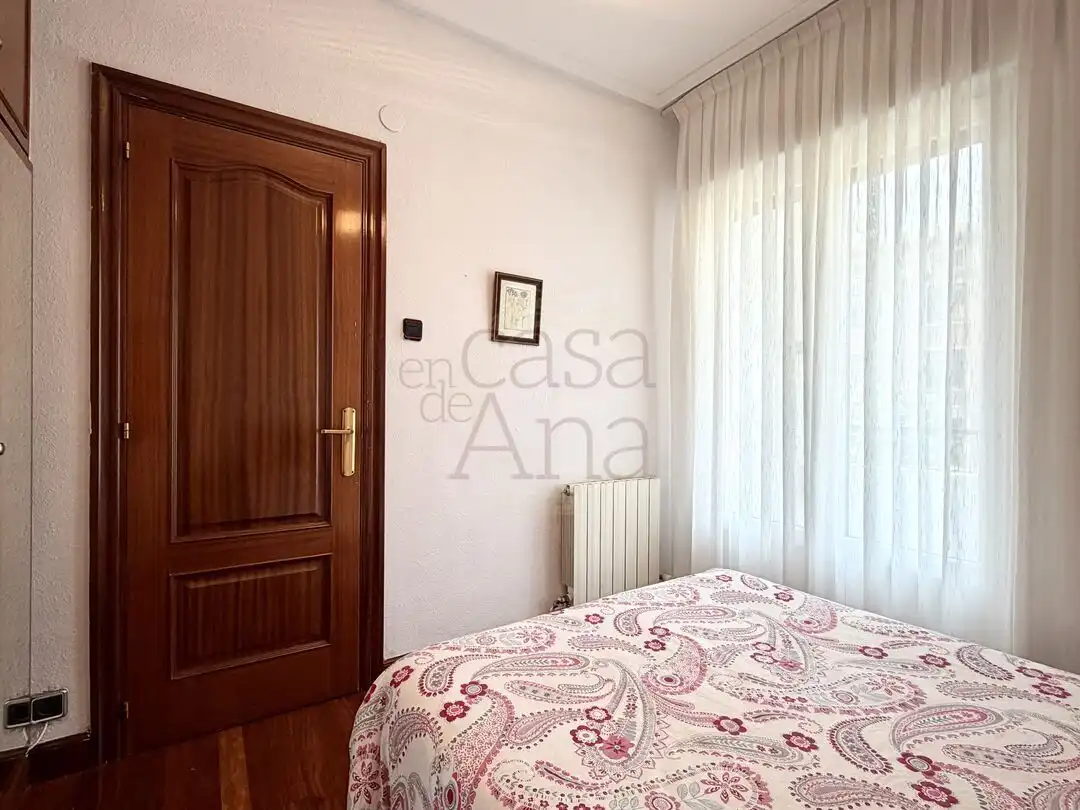 Schlafzimmer von Wohnung zum Verkauf in Bilbao  mit Heizung und Balkon