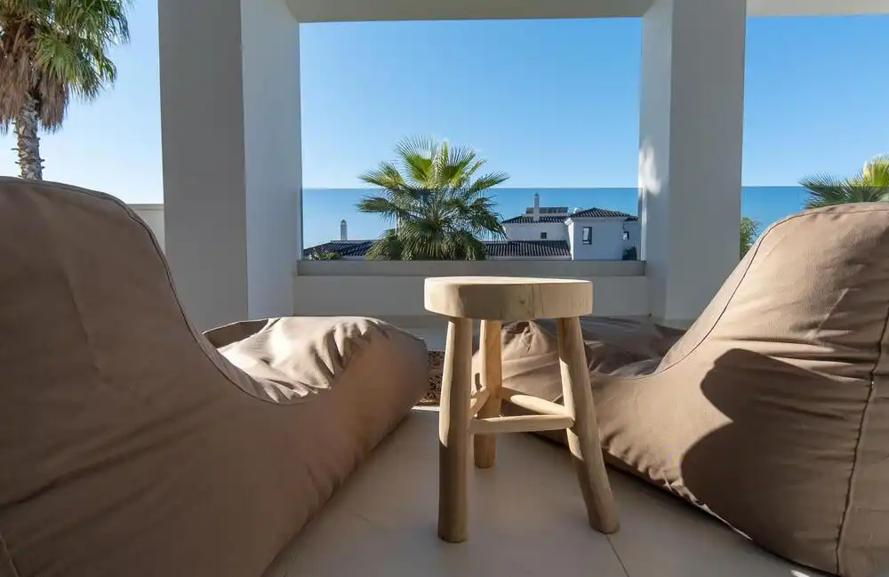 Habitación de Apartamento de alquiler en Estepona con Aire acondicionado, Terraza y Piscina