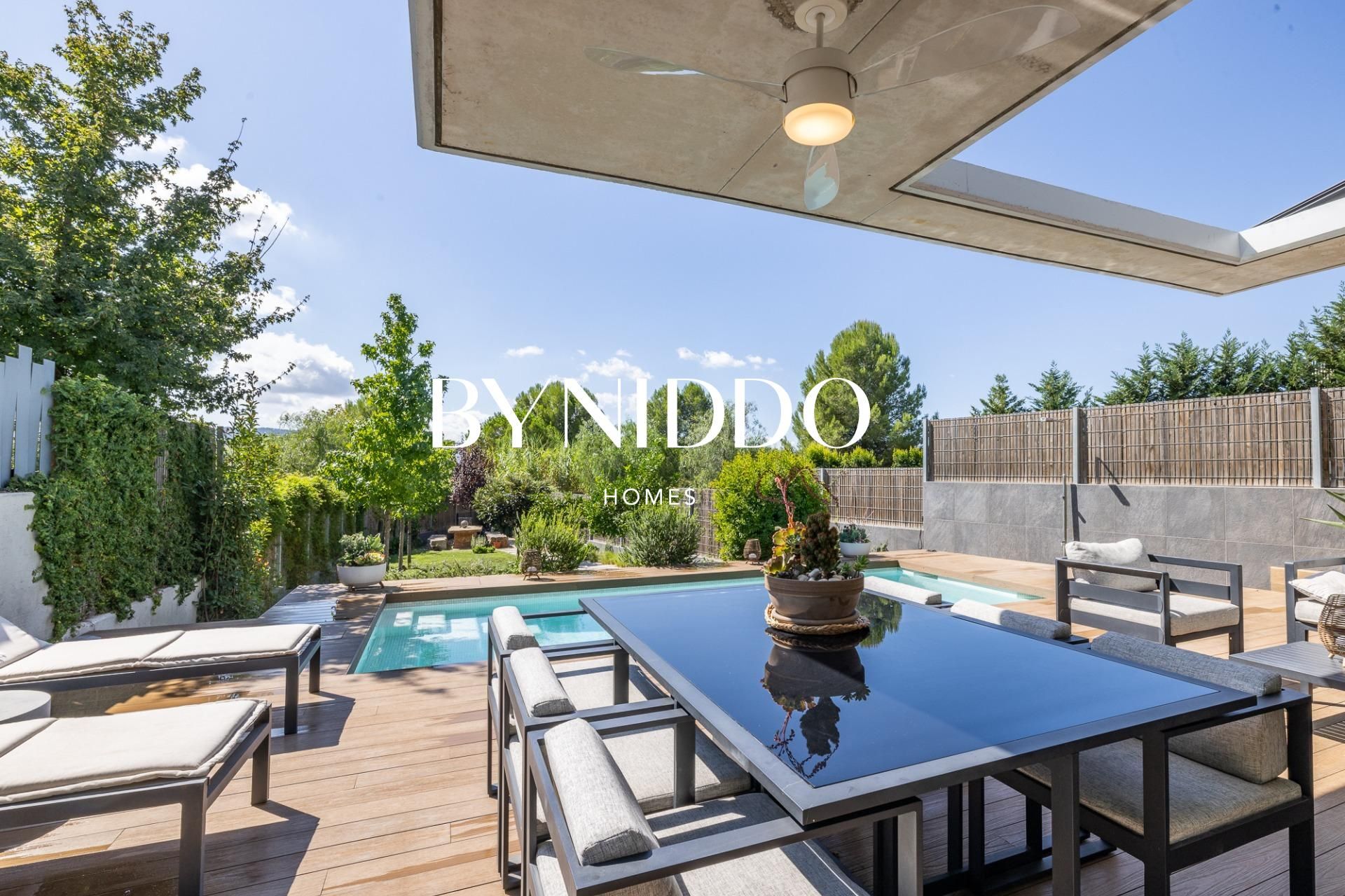 Terrassa de Casa o xalet en venda en Sant Cugat del Vallès amb Calefacció, Jardí privat i Traster
