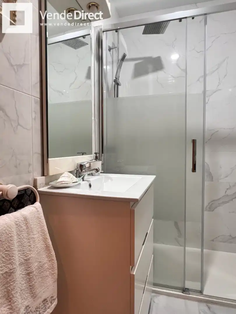 Baño de Piso en venta en Madrid con Trastero, Amueblado y Balcón