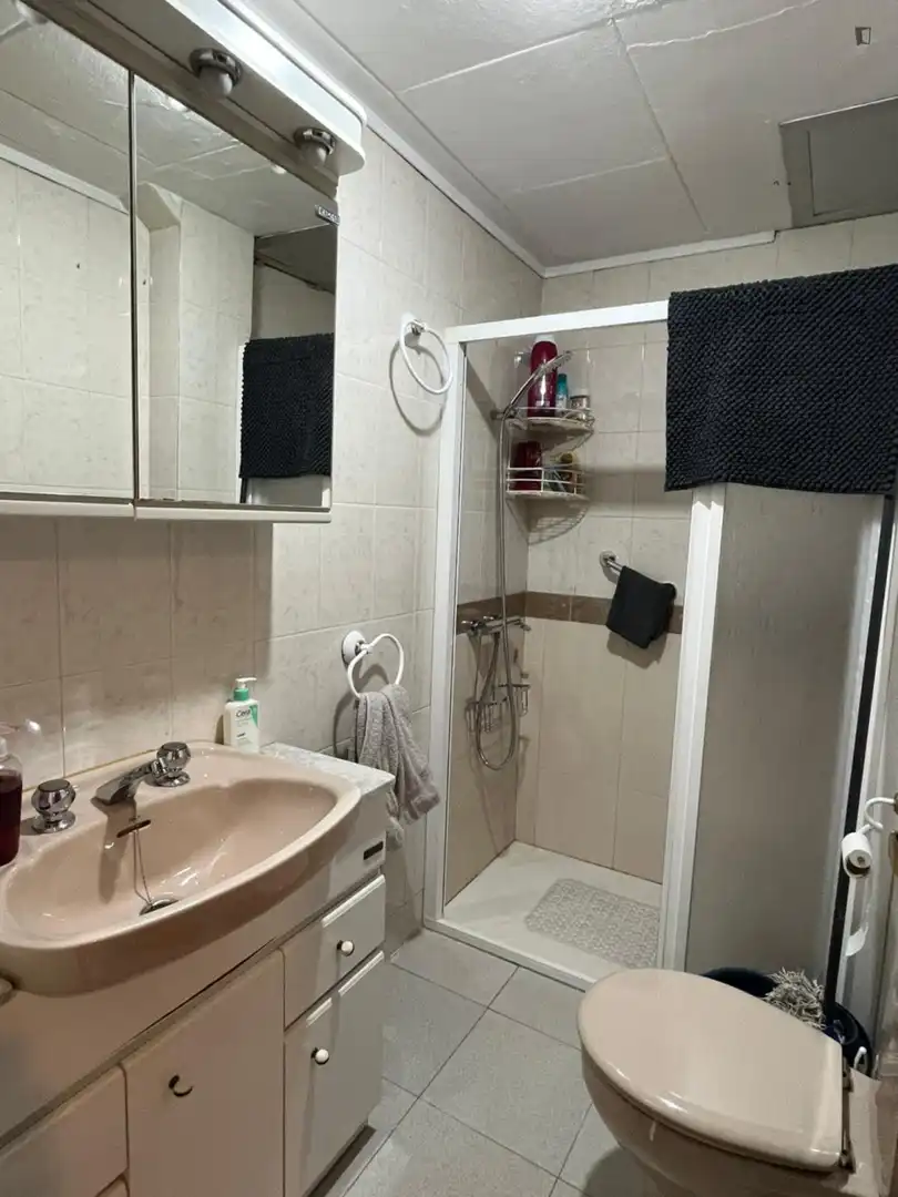 Baño de Apartamento para compartir en Zaragoza con Aire acondicionado, Calefacción y Amueblado