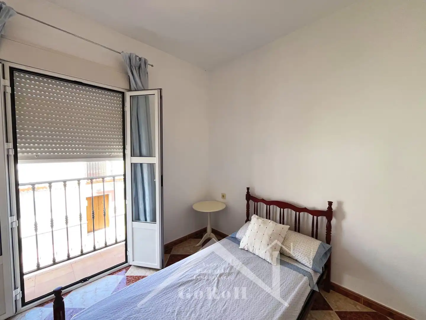 Habitación de Casa adosada en venta en Santa Olalla del Cala con Terraza, Trastero y Amueblado