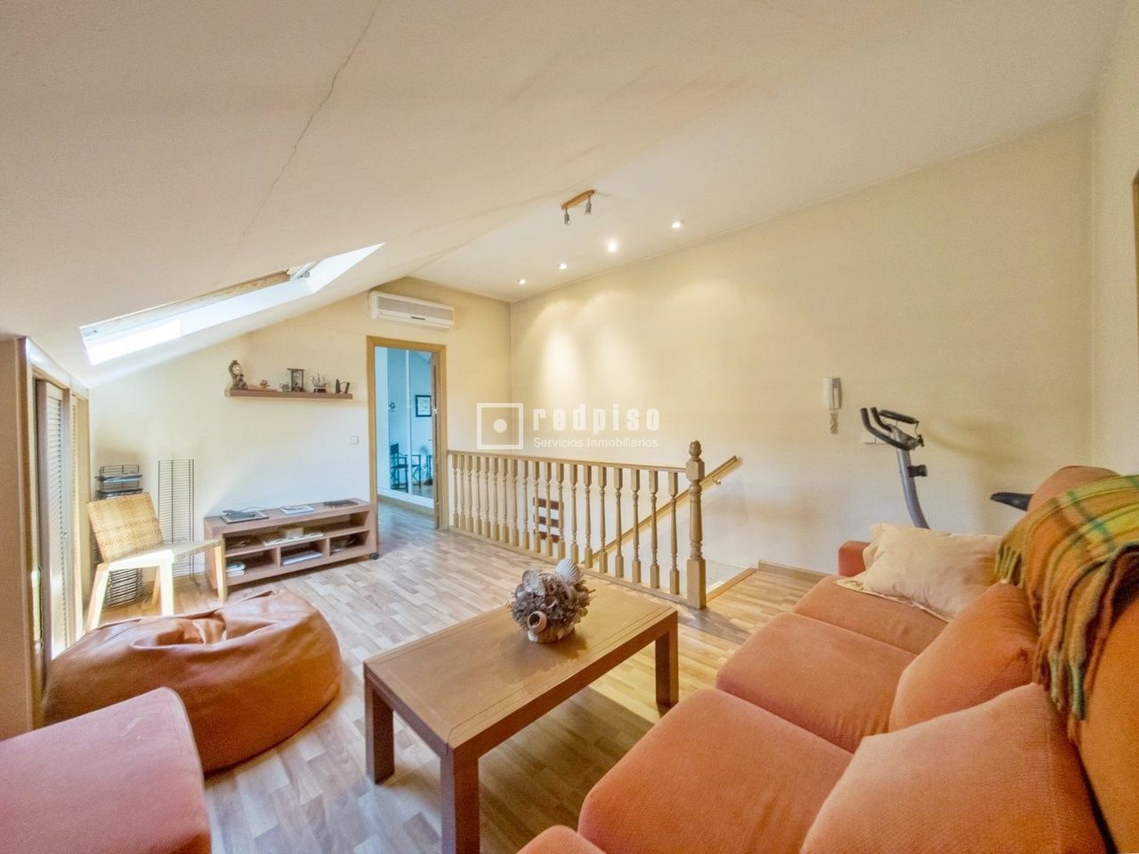 Living room of Duplex for sale in Alcorcón  with Air Conditioner, Heating and Parquet flooring