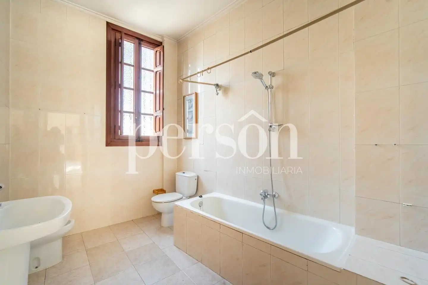 Bany de Casa o xalet en venda en Rocafort amb Aire condicionat, Jardí privat i Terrassa