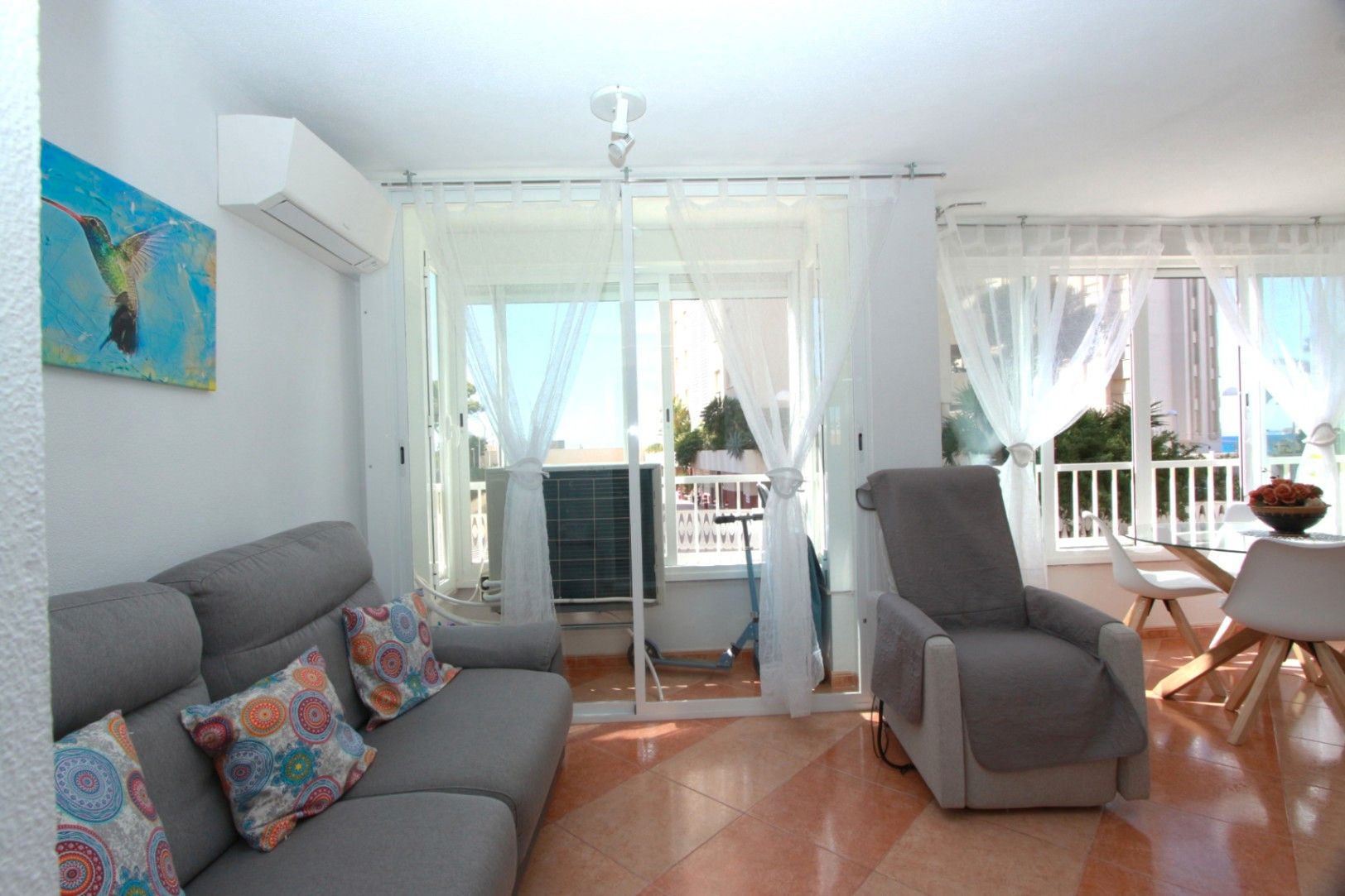Sala d'estar de Apartament en venda en Calpe / Calp amb Aire condicionat, Terrassa i Piscina