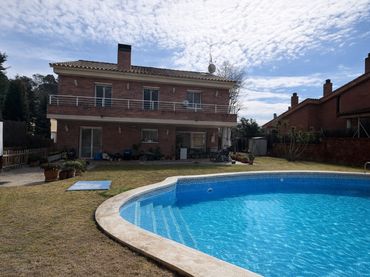 Villa avec balcon à vendre à Carrer de Salvador Espriu