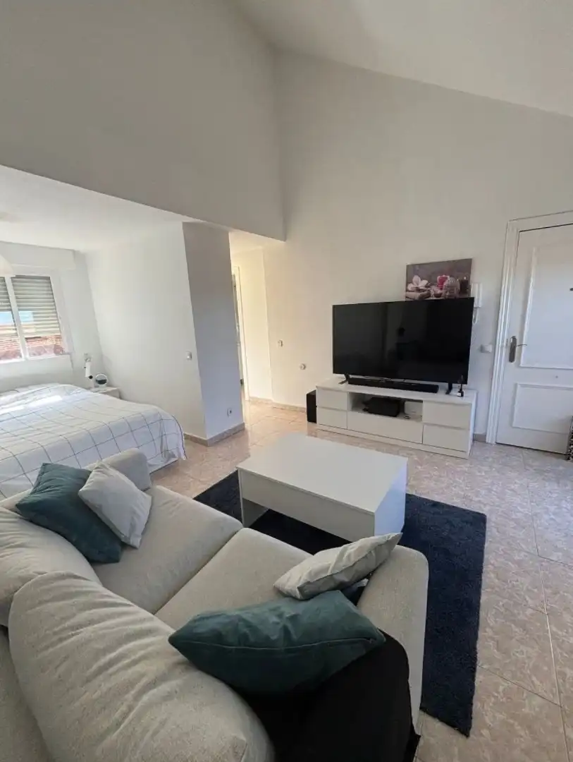 Sala de estar de Ático en venta en Sevilla la Nueva con Aire acondicionado, Calefacción y Terraza
