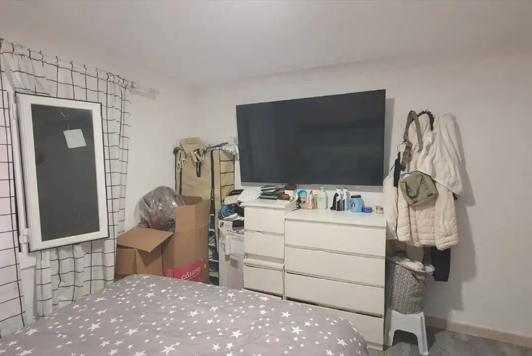 Schlafzimmer von Wohnungen zum Verkauf in L'Hospitalet de Llobregat mit Möbliert, Ofen und Waschmaschine