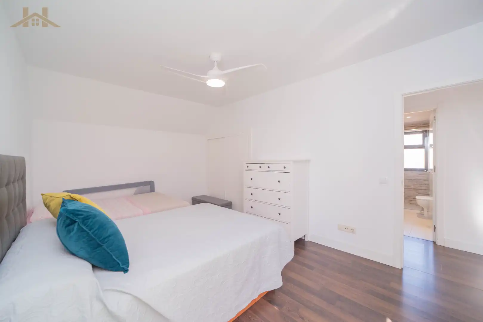 Bedroom of Attic for sale in Boadilla del Monte  with Air Conditioner, Heating and Private garden
