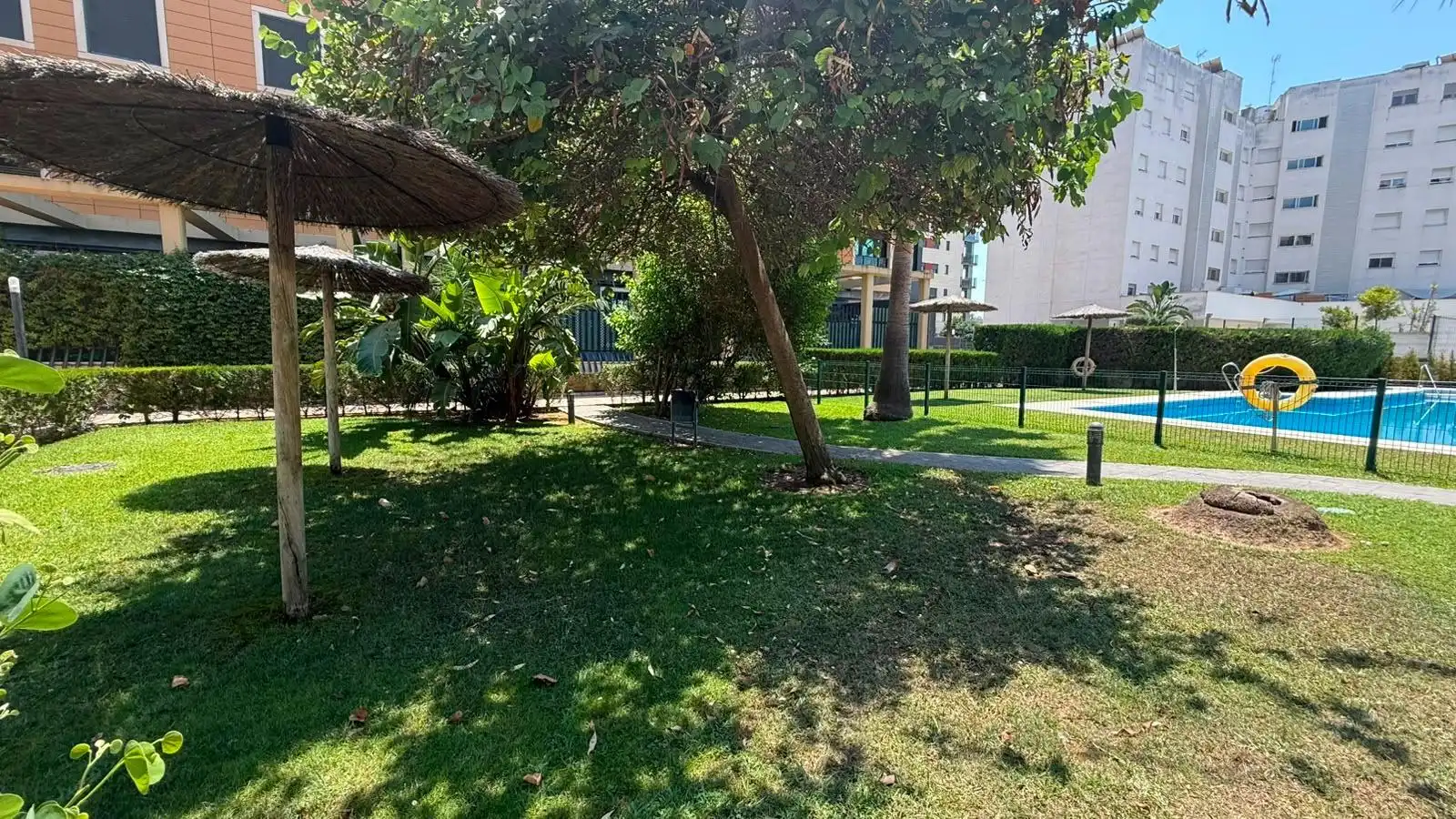 Jardí de Pis en venda en Sevilla amb Aire condicionat, Calefacció i Traster
