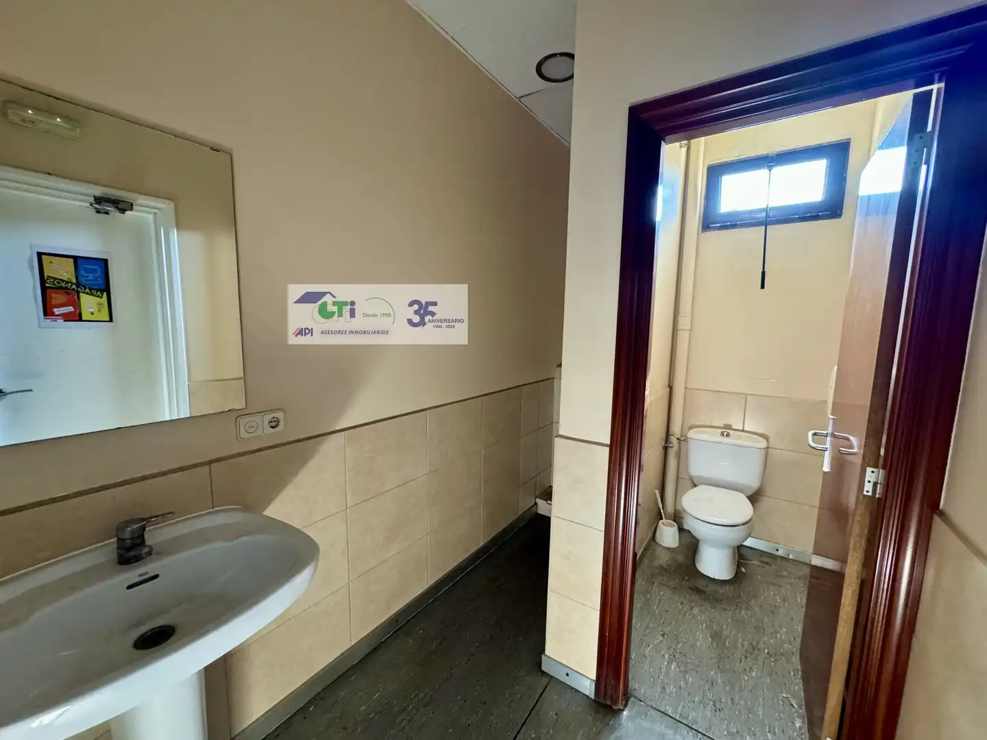 Baño de Nave industrial de alquiler en Pedrola
