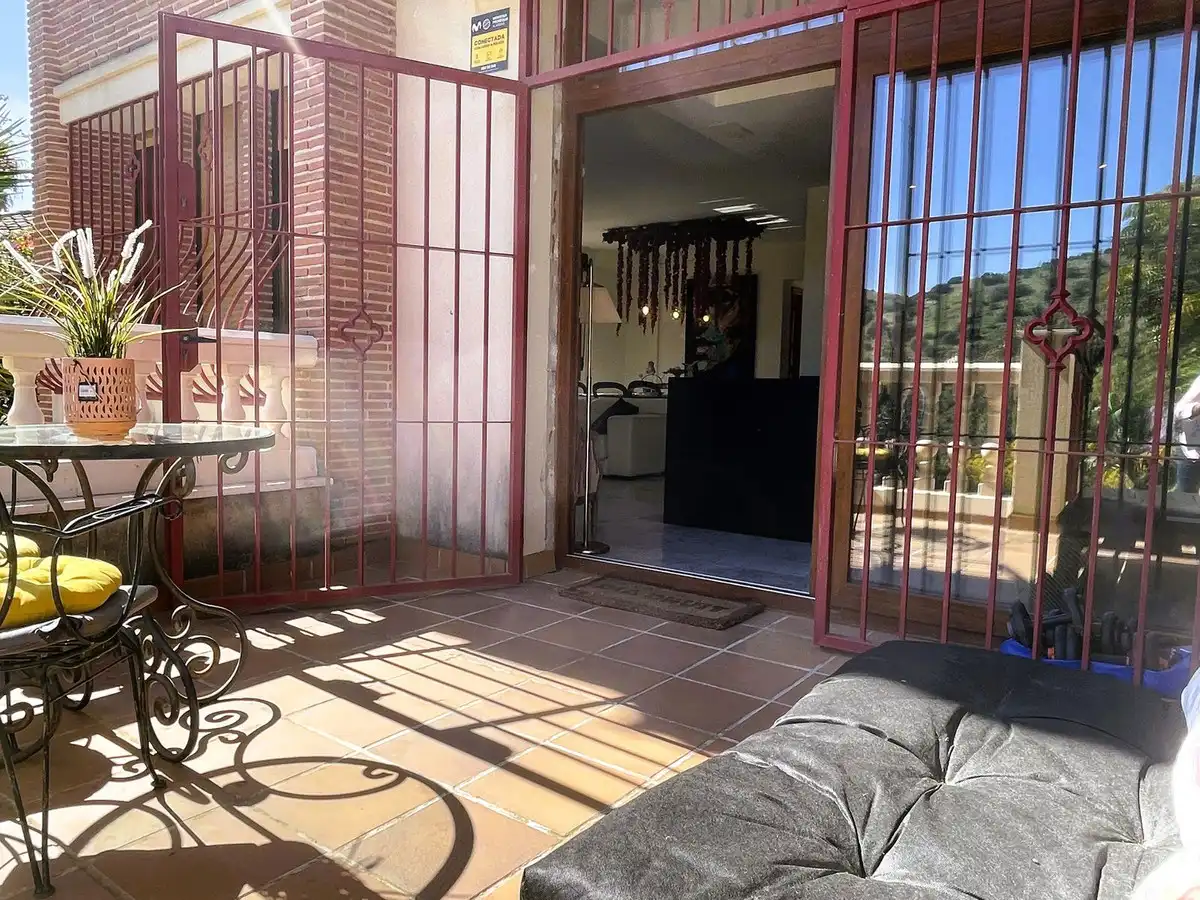 Terrasse von Einfamilien-Reihenhaus zum Verkauf in Mijas mit Klimaanlage, Heizung und Privatgarten