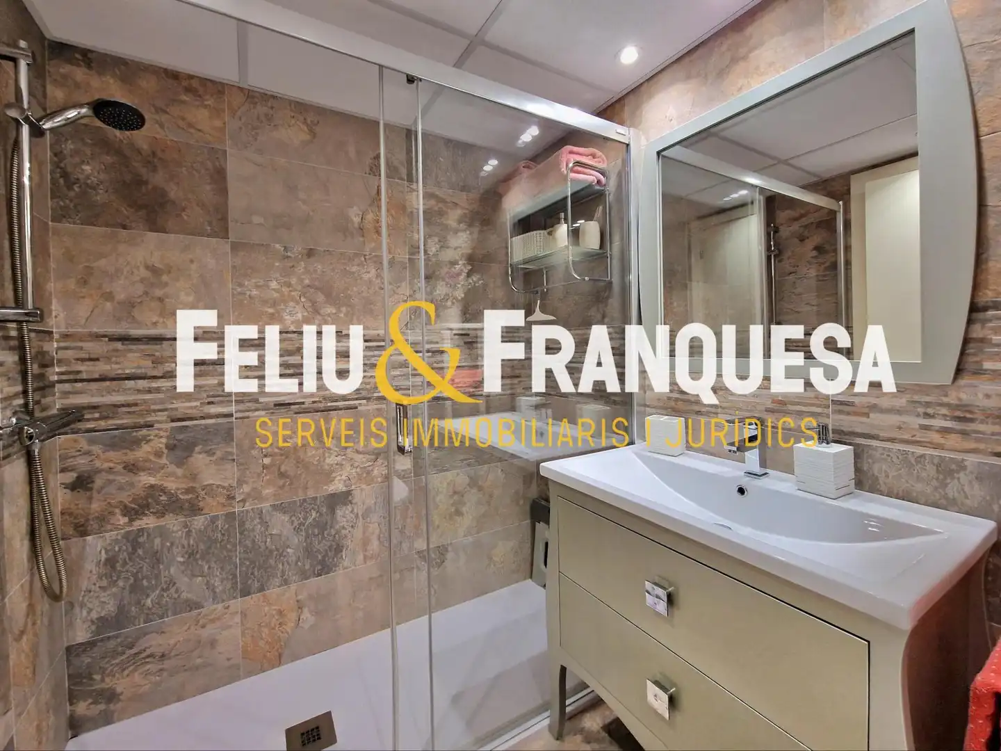 Bathroom of Flat for sale in Sant Cugat del Vallès  with Heating, Terrace and Storage room