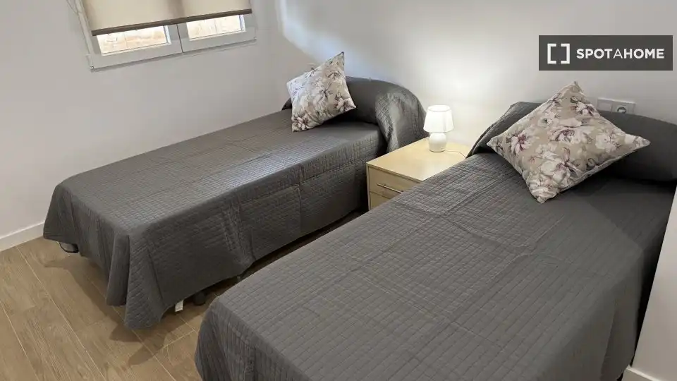 Schlafzimmer von Wohnung zur Miete in Sagunto / Sagunt mit Klimaanlage, Heizung und Möbliert