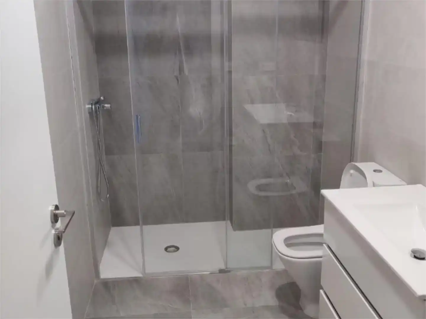 Bathroom of Flat for rent in Recatelo - O Carme