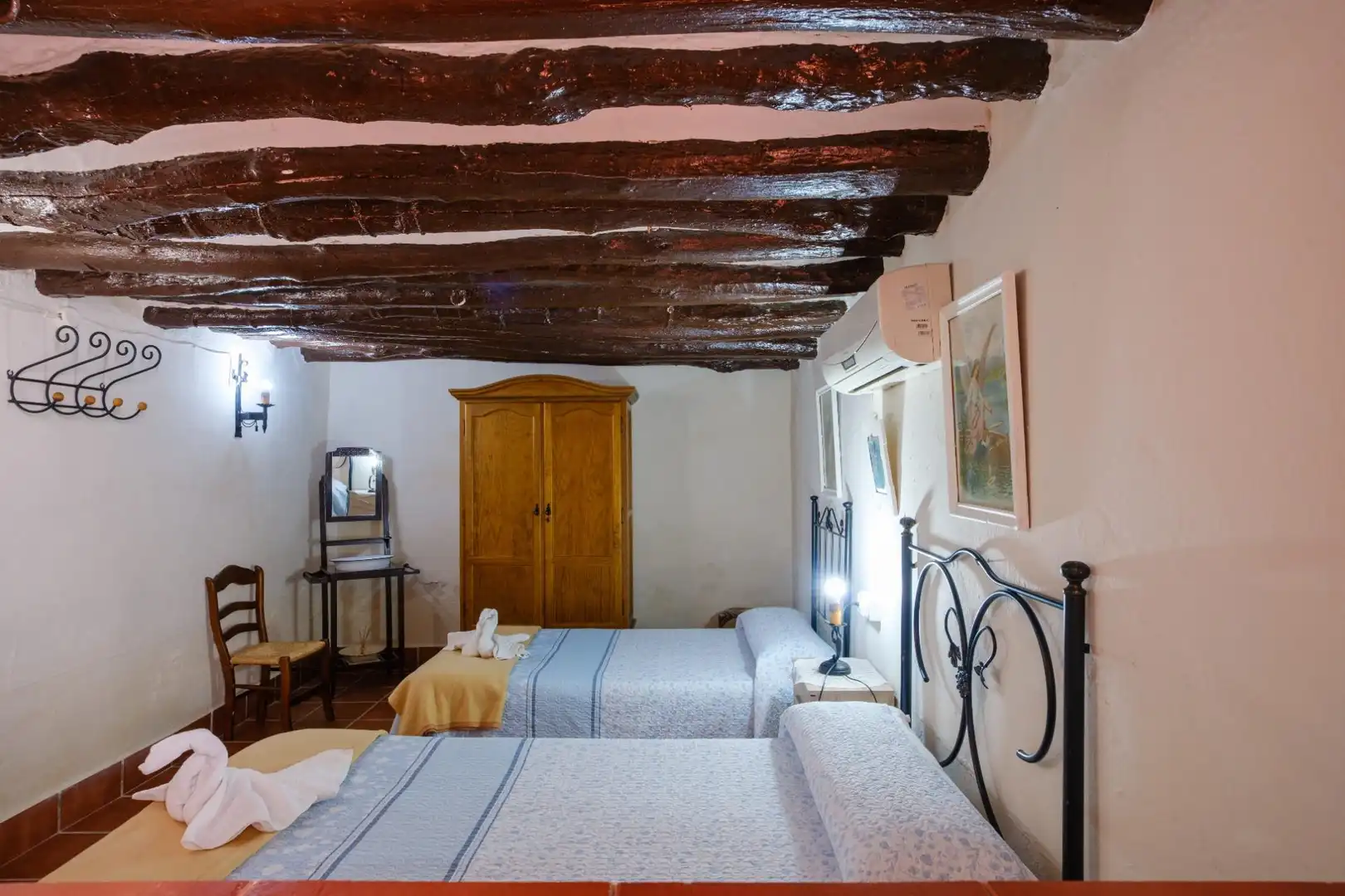 Dormitori de Casa adosada en venda en Teba amb Aire condicionat, Jardí privat i Piscina