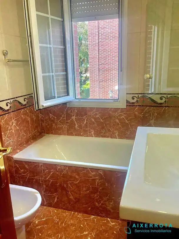 Bathroom of Detached homes for rent in Getxo   with Heating, Private garden and Terrace