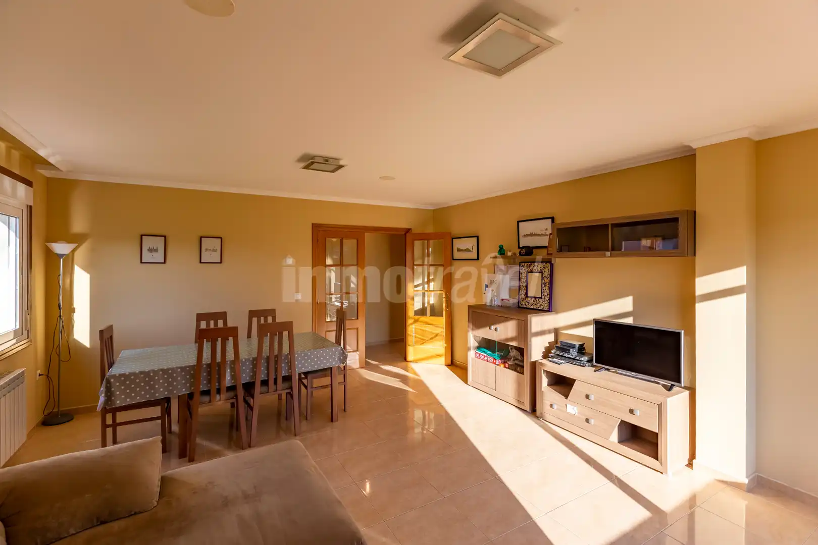 Wohnzimmer von Haus oder Chalet zum Verkauf in Sanxenxo mit Heizung, Privatgarten und Parkett