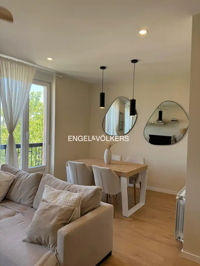 Comedor de Piso de alquiler en Madrid con Calefacción, Parquet y Balcón
