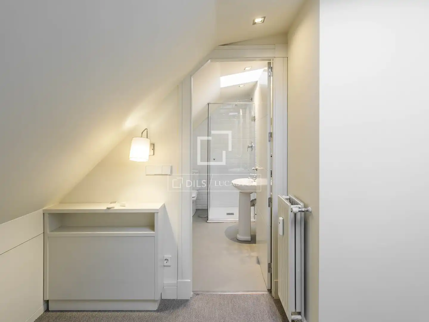 Bathroom of Attic for rent in Madrid  with Air Conditioner, Heating and Private garden