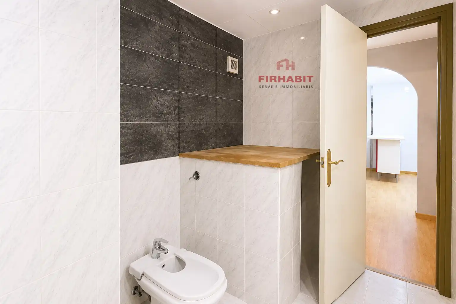 Bathroom of Flat for sale in Arenys de Mar  with Air Conditioner, Parquet flooring and Balcony