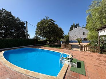 Casa rústica amb piscina en venda a Iznájar