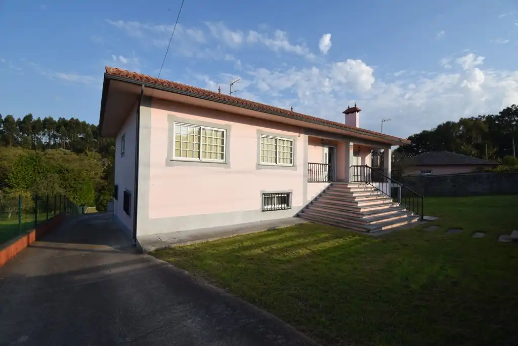 Vista exterior de Casa o xalet en venda en Fene amb Jardí privat, Terrassa i Moblat