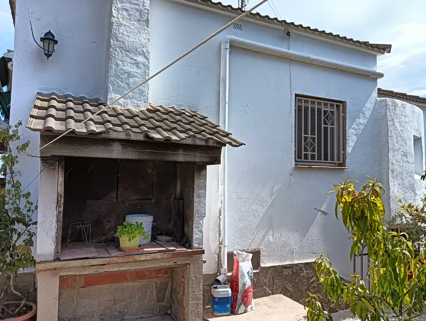 Außenansicht von Haus oder Chalet zum Verkauf in La Bisbal del Penedès mit Heizung, Privatgarten und Terrasse