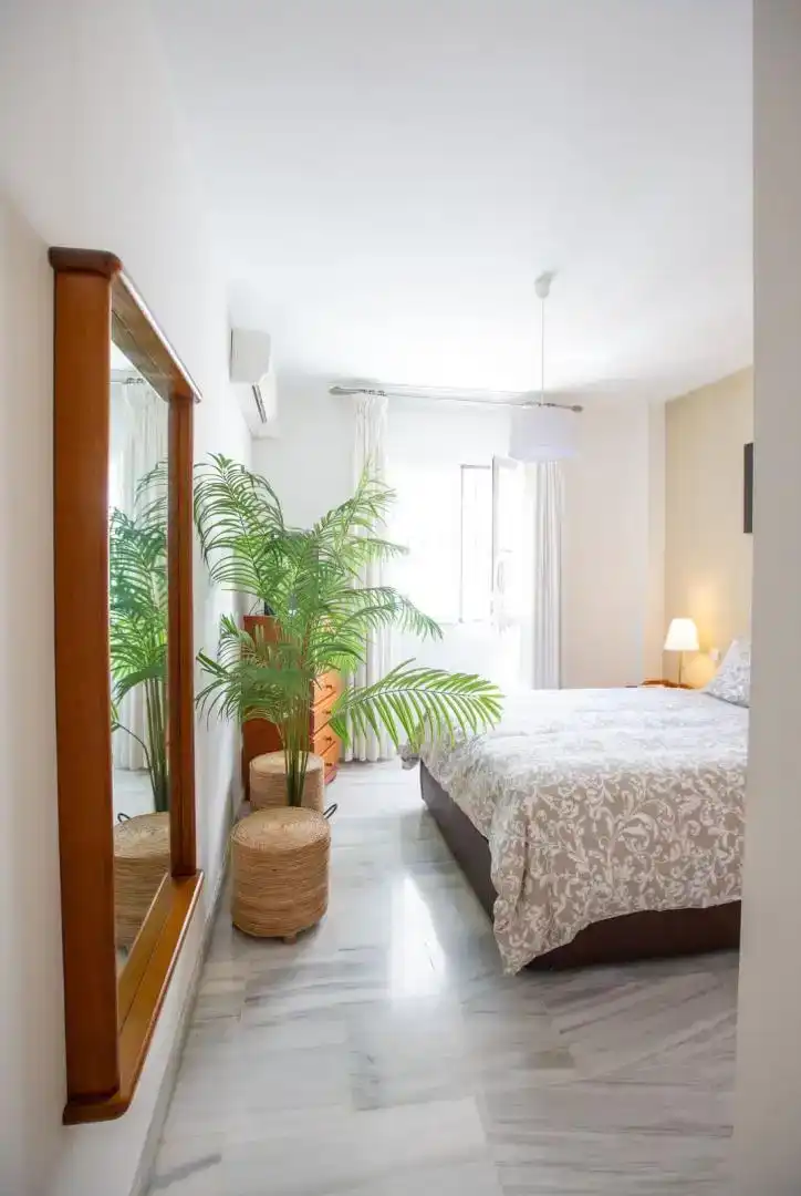 Dormitori de Apartament de lloguer en Marbella amb Aire condicionat, Piscina i Balcó