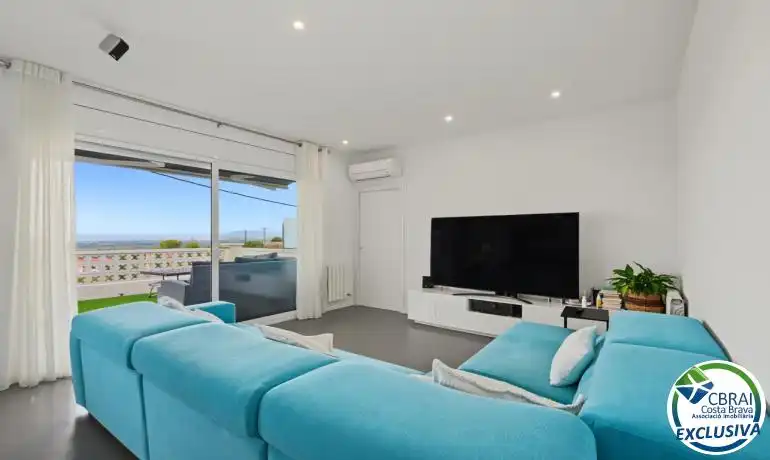 Sala de estar de Casa o chalet en venta en Roses con Aire acondicionado, Calefacción y Piscina