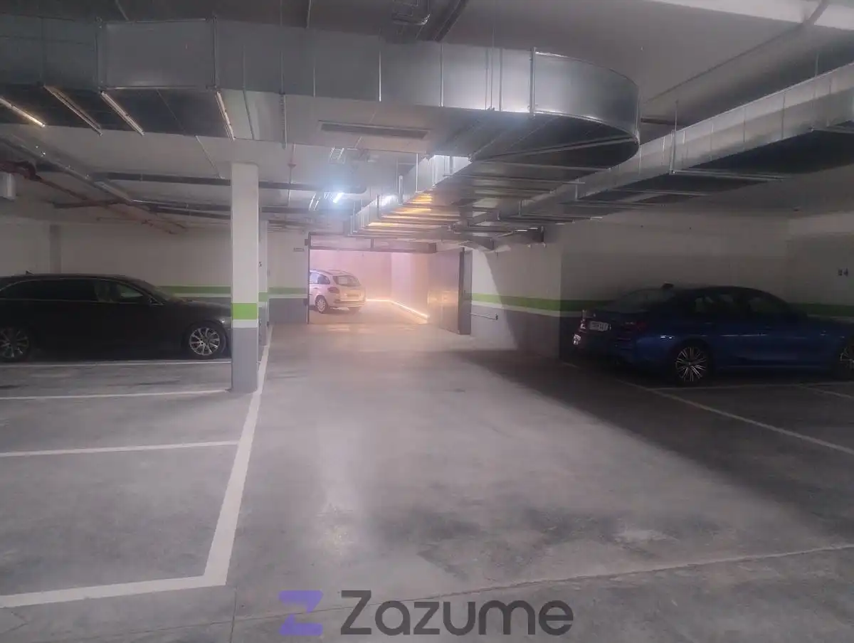 Parking de Piso de alquiler en Cáceres con Aire acondicionado, Calefacción y Parquet