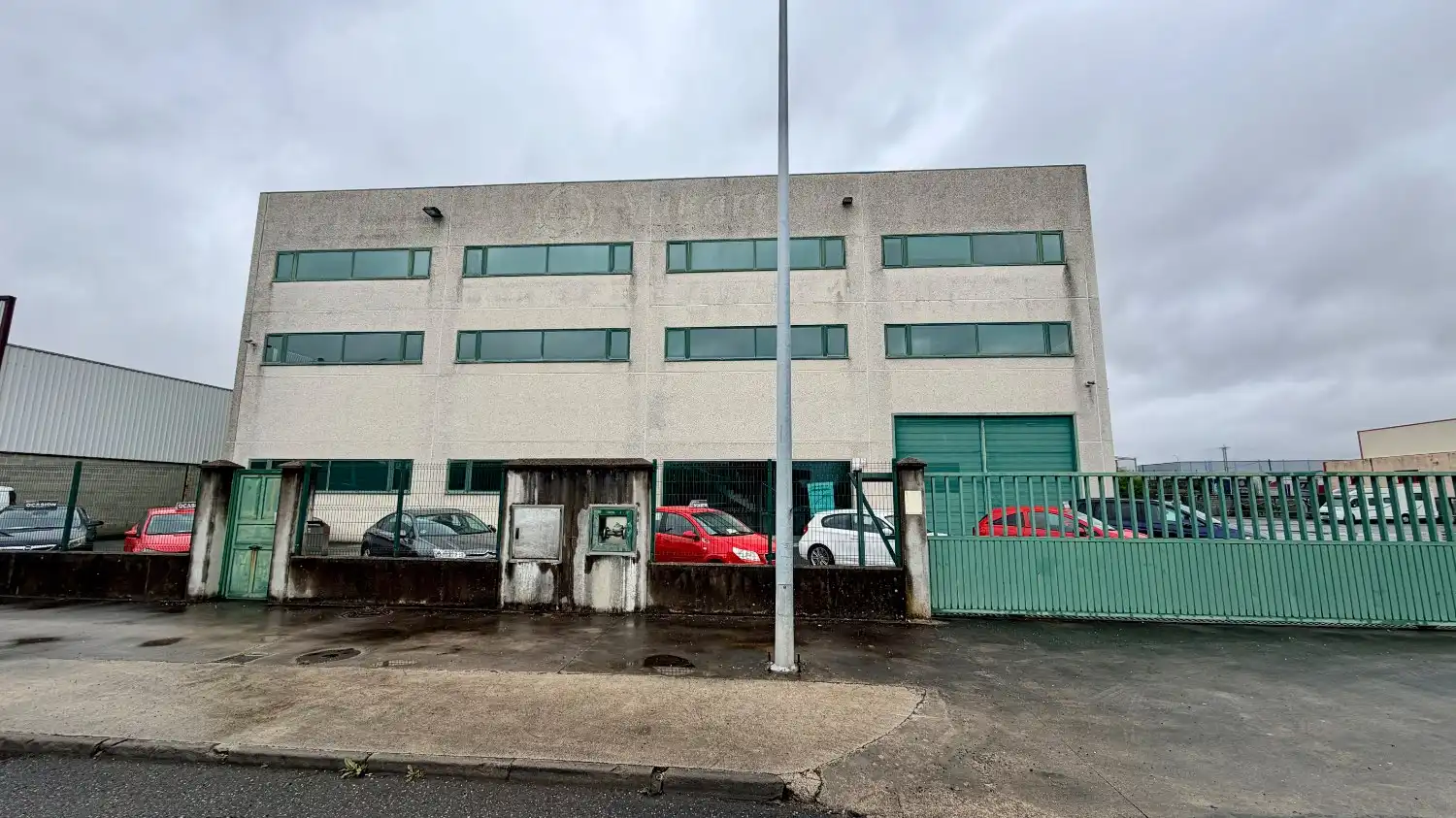 Exterior view of Office for rent in Narón  with Air Conditioner and Heating