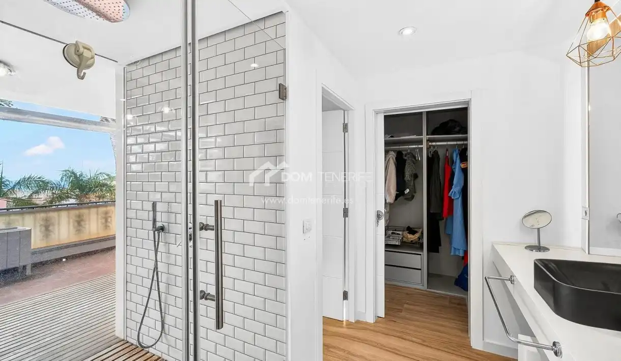 Baño de Casa o chalet en venta en Arona con Terraza, Piscina y Amueblado