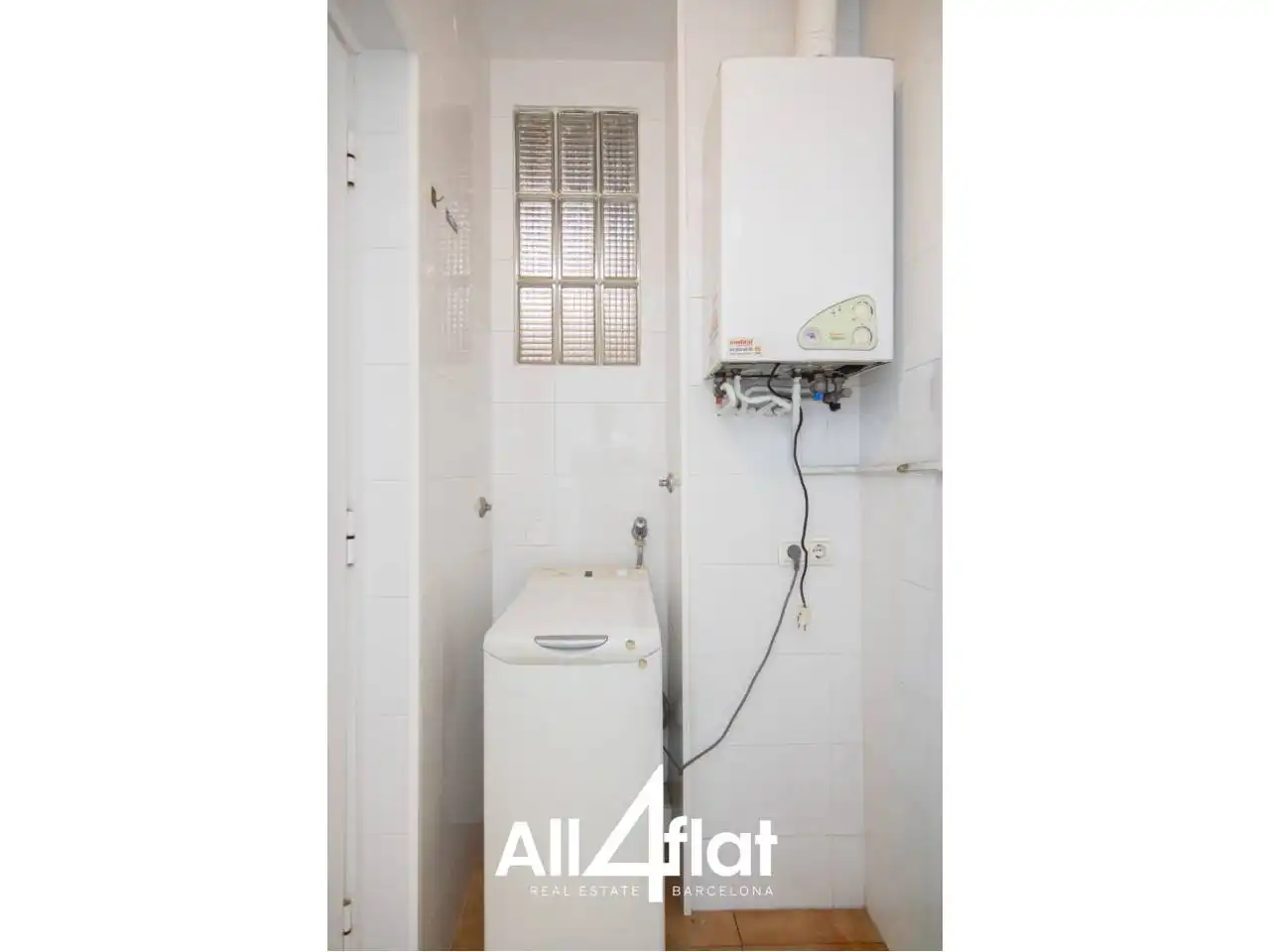 Baño de Piso de alquiler en Barcelona con Parquet y Balcón