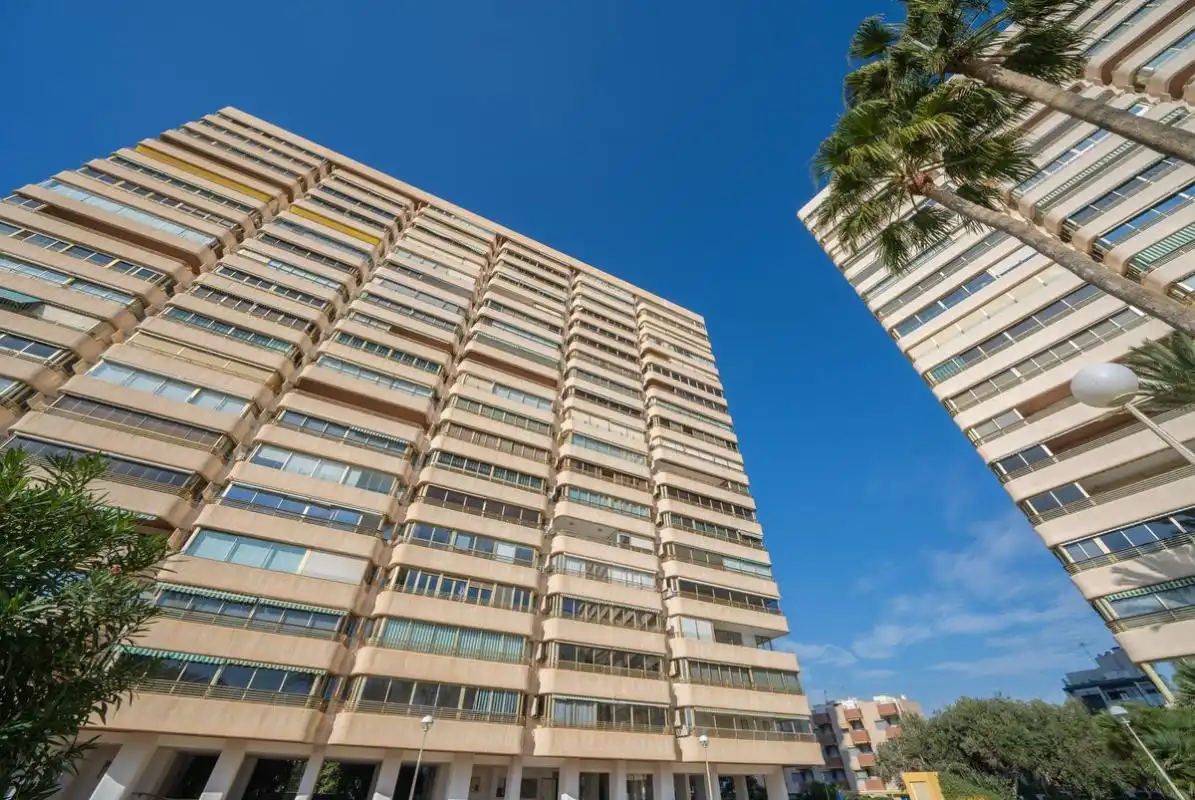 Vista exterior de Piso en venta en El Campello con Calefacción, Jardín privado y Terraza