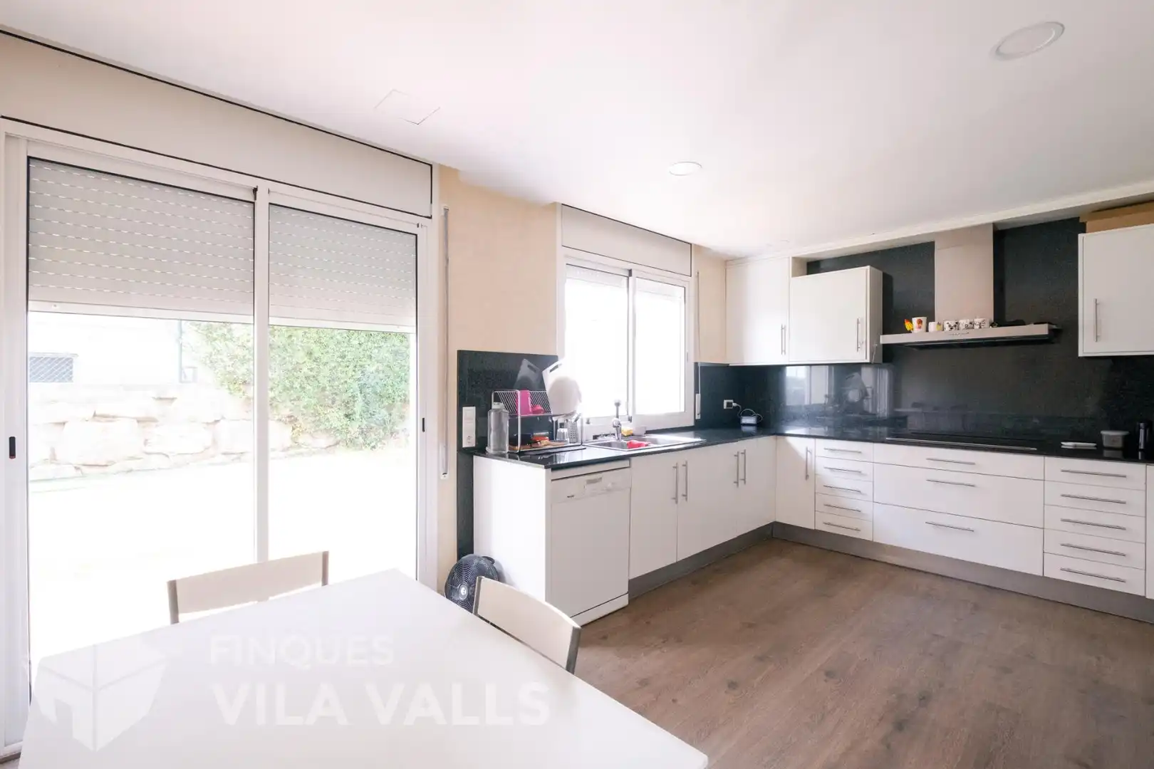 Cuina de Casa o xalet en venda en Bigues i Riells del Fai amb Aire condicionat, Jardí privat i Parquet