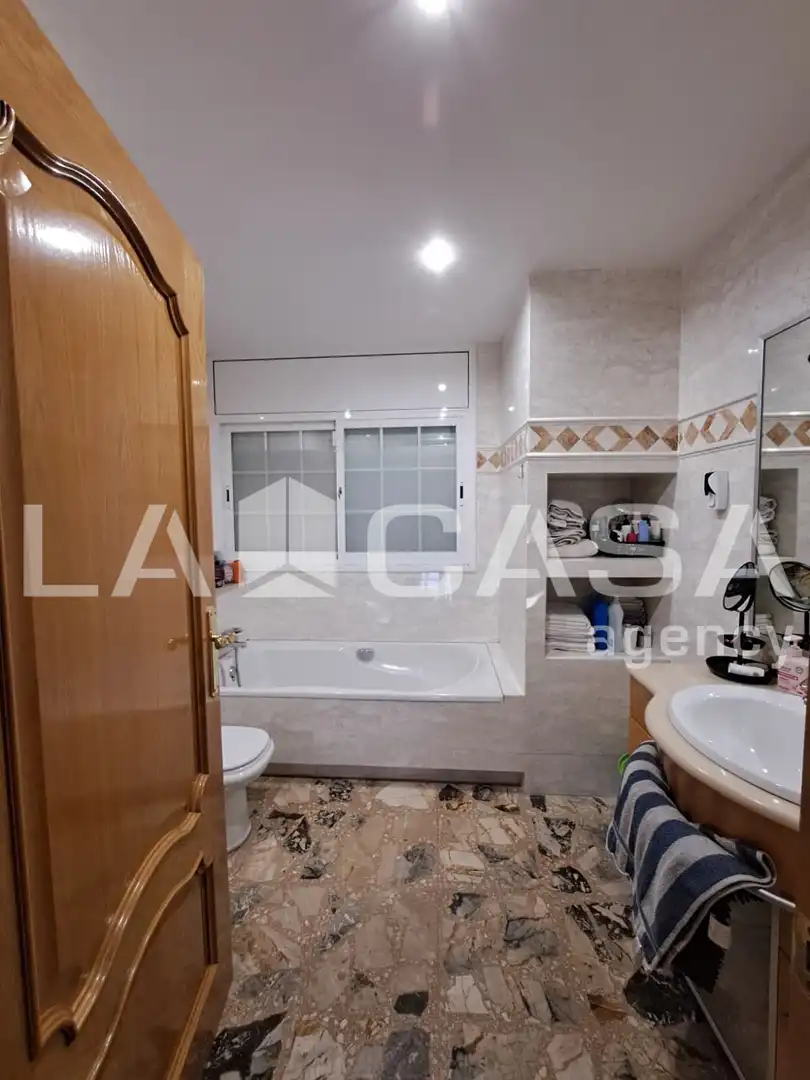 Bany de Casa o xalet en venda en Terrassa amb Terrassa i Piscina
