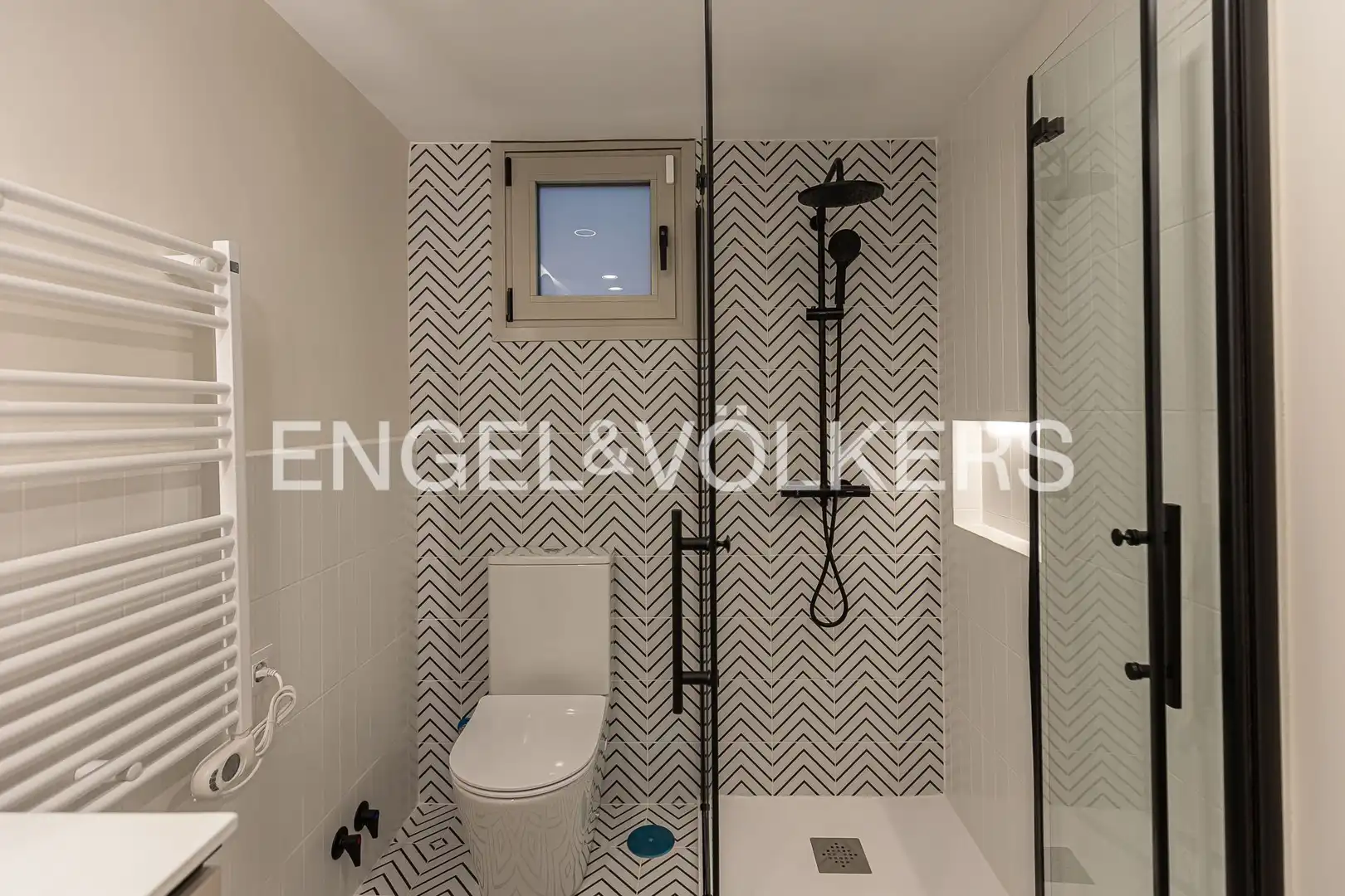 Badezimmer von Maisonette zum Verkauf in Madrid mit Klimaanlage, Heizung und Terrasse