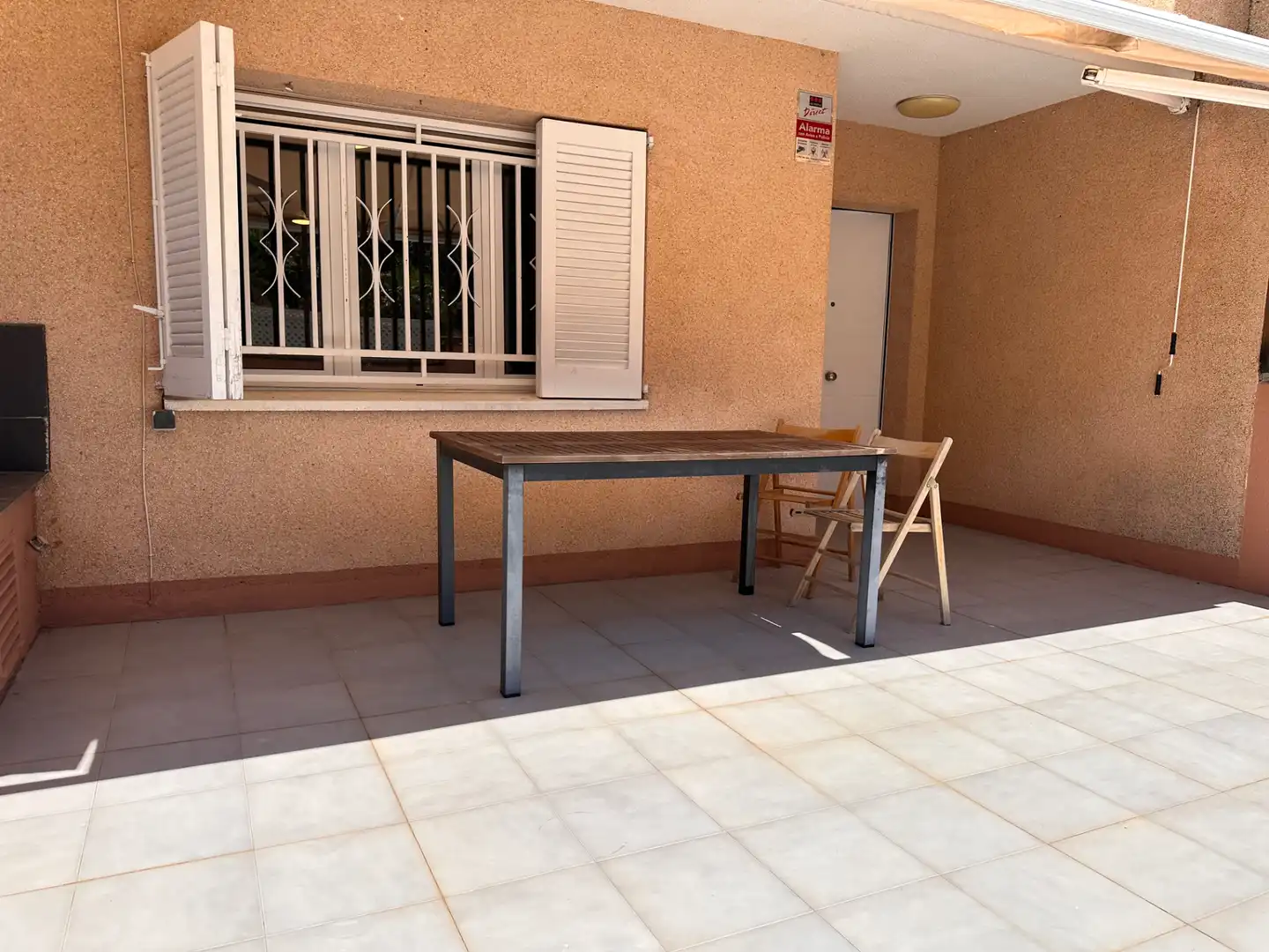 Terrasse von Einfamilien-Reihenhaus zum Verkauf in El Catllar  mit Heizung, Privatgarten und Parkett