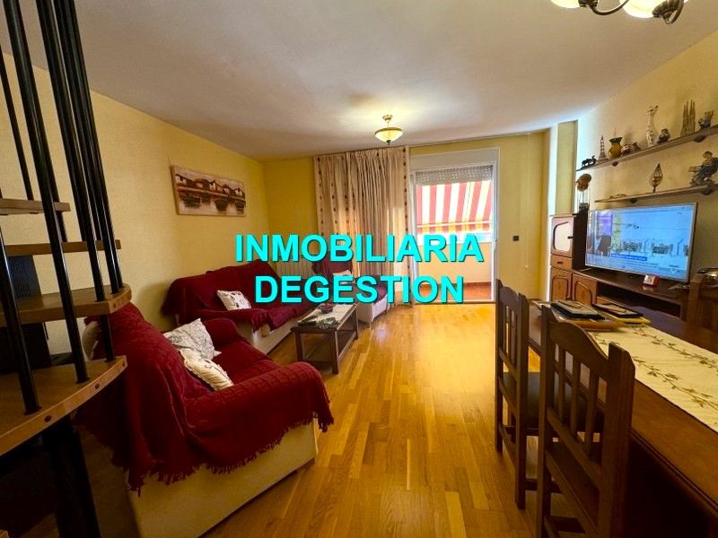 Vista exterior de Dúplex en venda en Linares amb Aire condicionat, Calefacció i Parquet