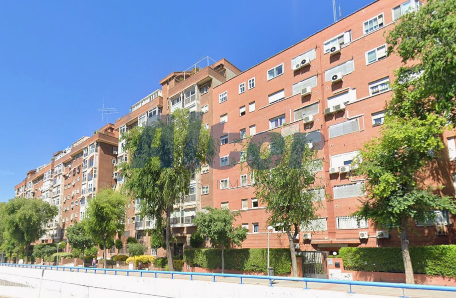 Vista exterior de Àtic de lloguer en  Madrid Capital amb Aire condicionat, Calefacció i Terrassa
