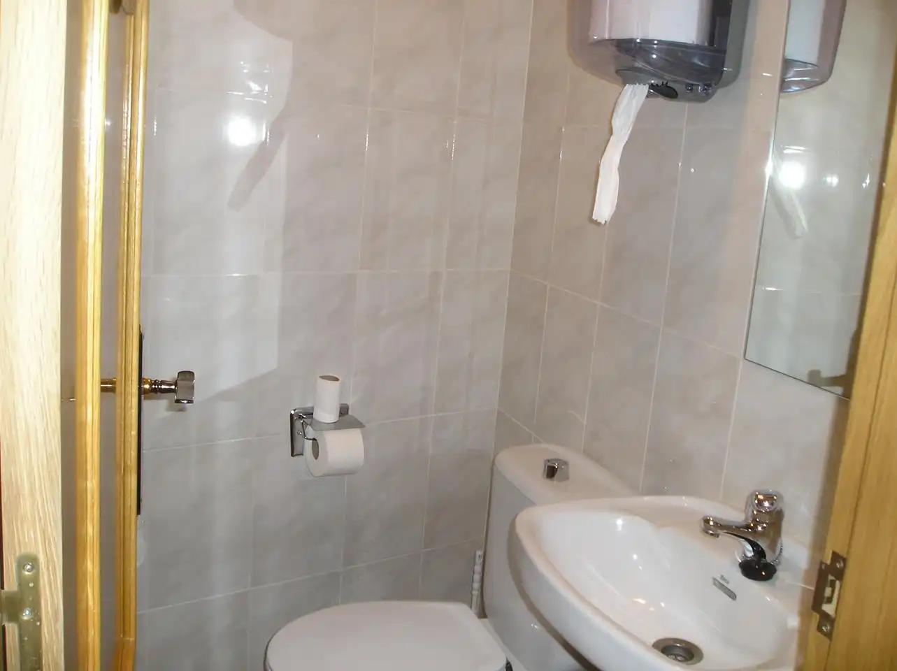 Bathroom of Commercial properties for rent in Calatayud  with Air Conditioner