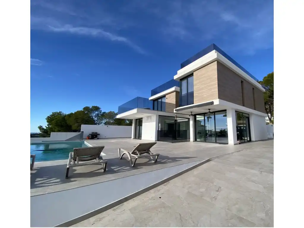 House for sale in Calle Londres