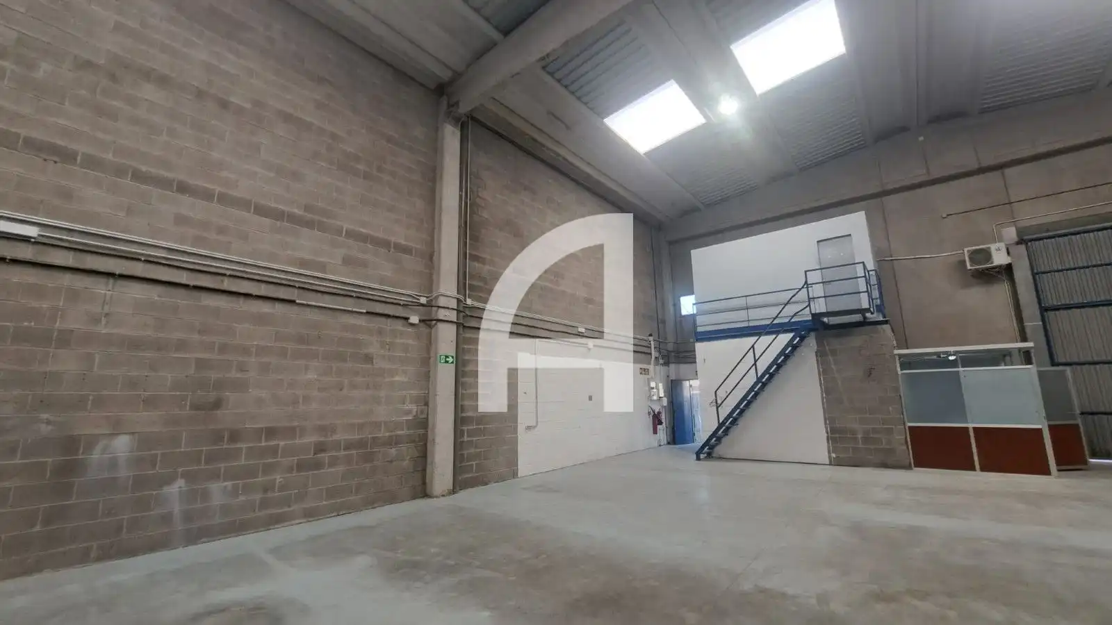Fabrikhallen zur Miete in Molins de Rei