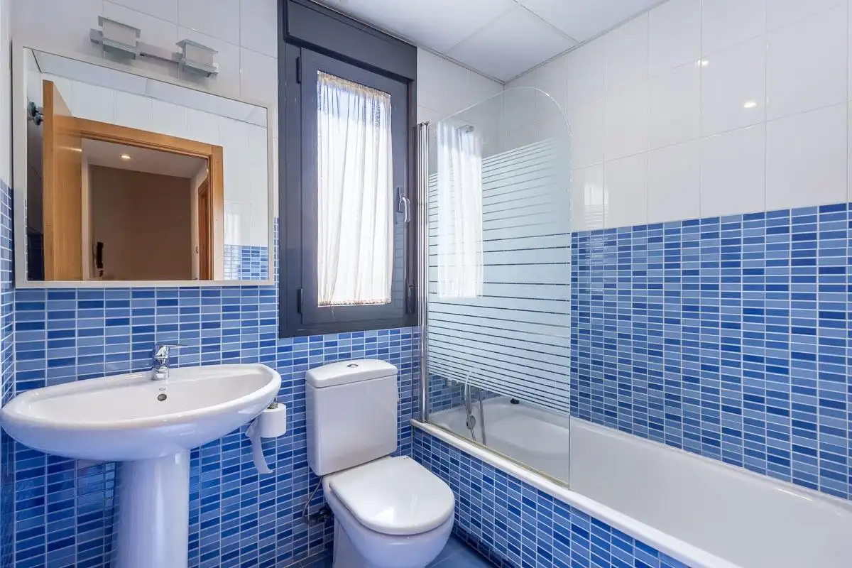 Baño de Casa o chalet en venta en Albolote con Aire acondicionado, Calefacción y Jardín privado
