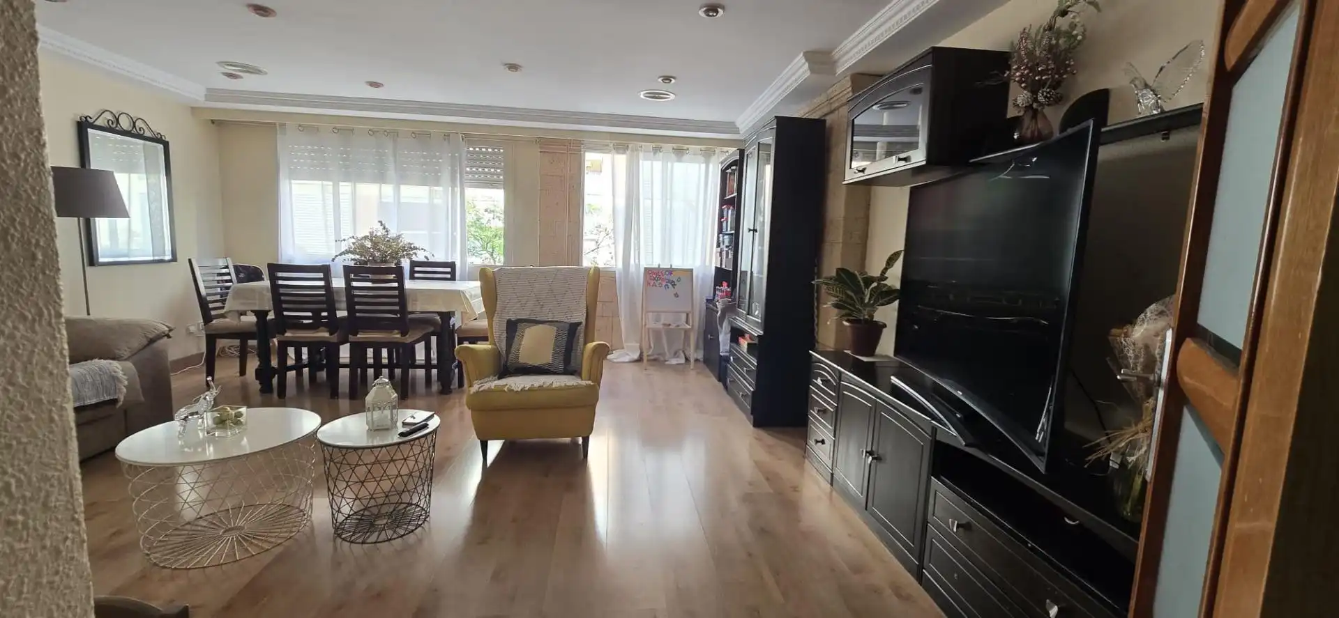Sala de estar de Dúplex en venta en Sant Joan d'Alacant con Aire acondicionado, Parquet y Amueblado