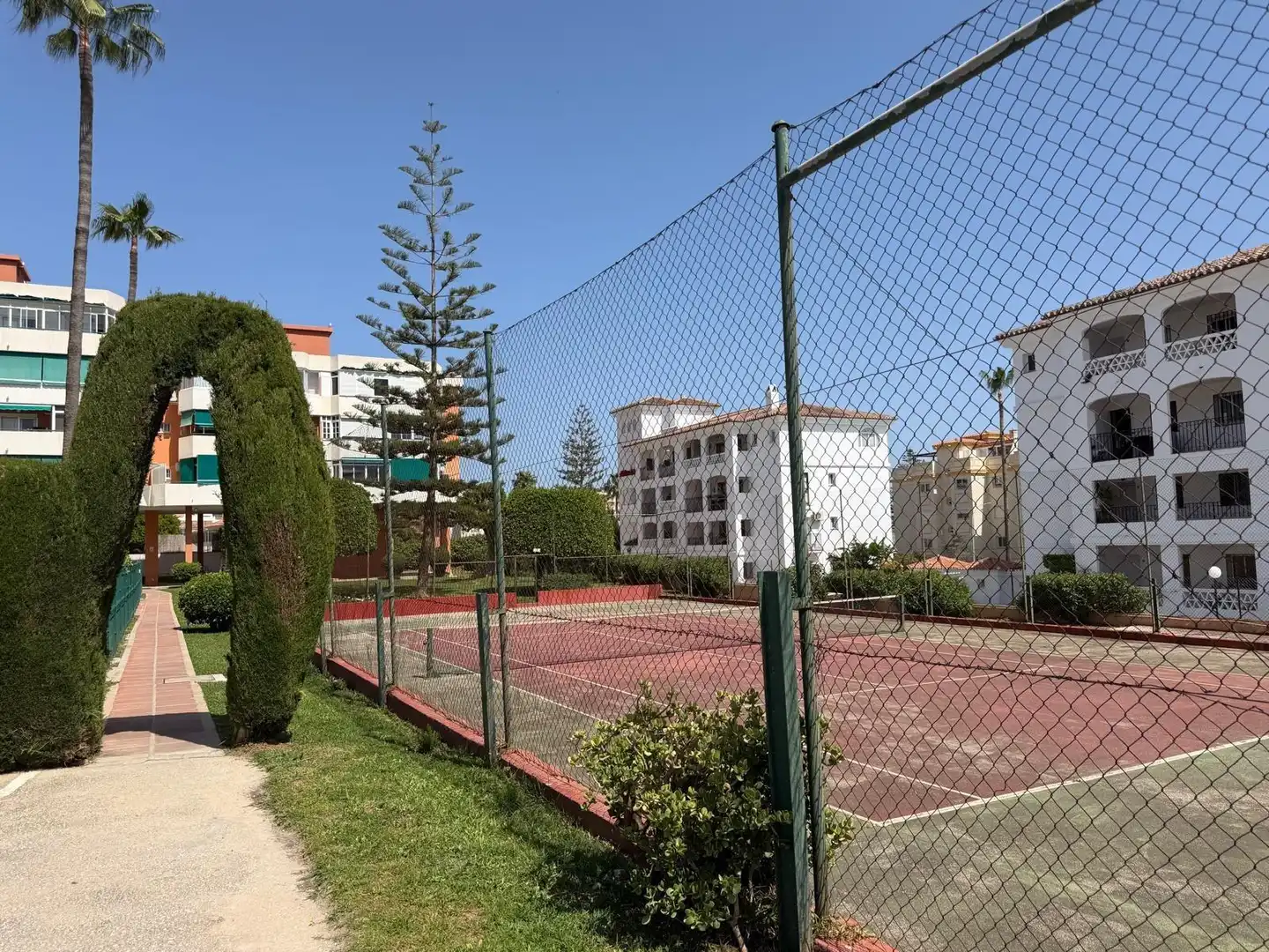Parking de Piso en venta en Torremolinos con Terraza y Piscina comunitaria