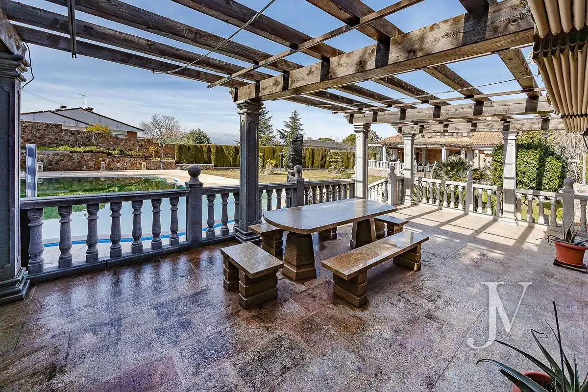 Terraza de Casa o chalet en venta en El Casar con Aire acondicionado, Calefacción y Jardín privado