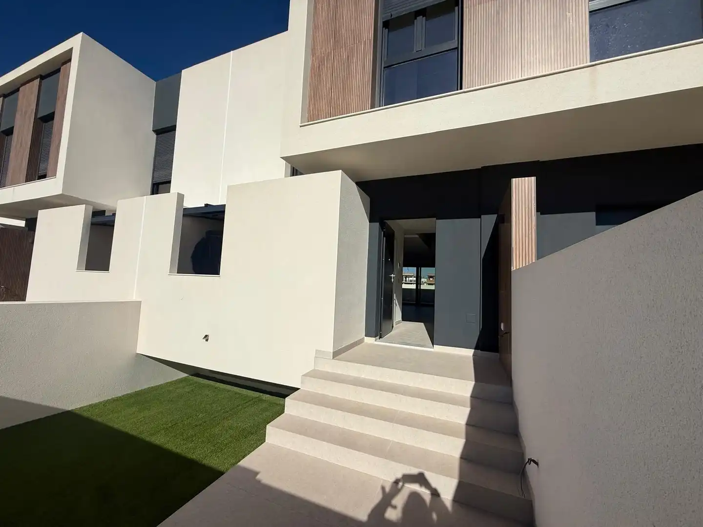 Vista exterior de Casa o chalet de alquiler en El Ejido con Jardín privado, Terraza y Piscina comunitaria